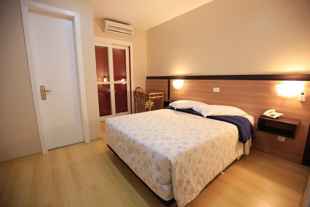 Standard Suite,405537801:JPEG